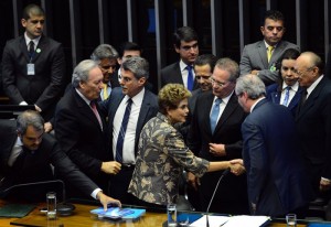 FRP_Presidente-Dilma-Cumprimenta-Eduardo-Cunha-em-sessao-de-abertura-do-congresso_0202201603-850x583